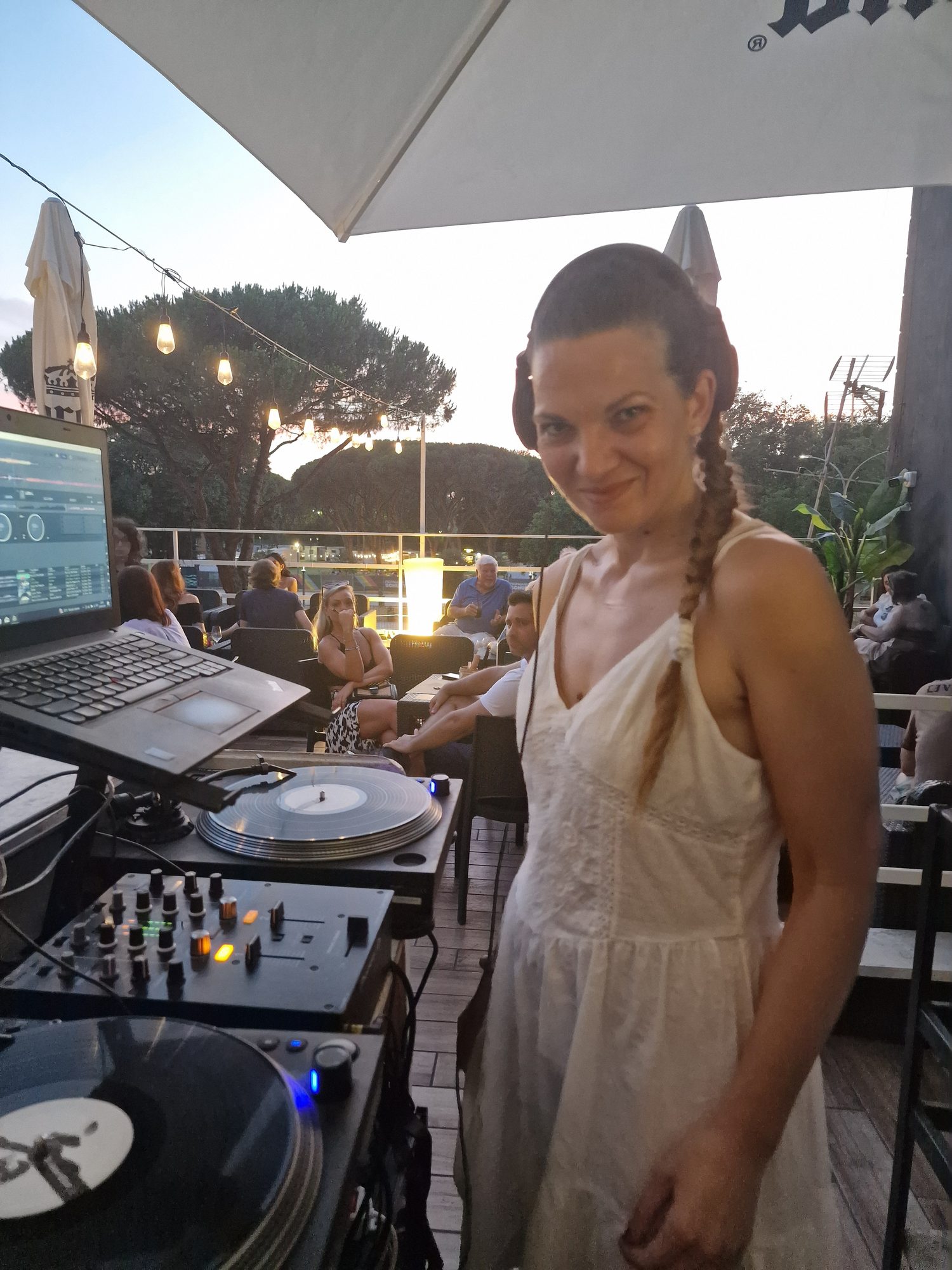 Claudia DJ aperitivo